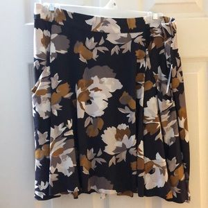Old Navy Pattern Skirt with pockets.